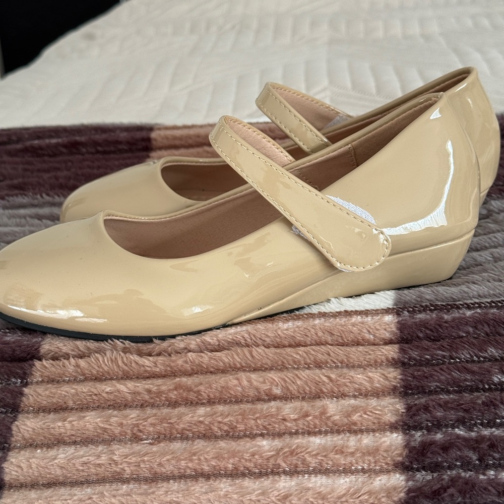 Girls' Patent Mary Jane Shoes in Beige